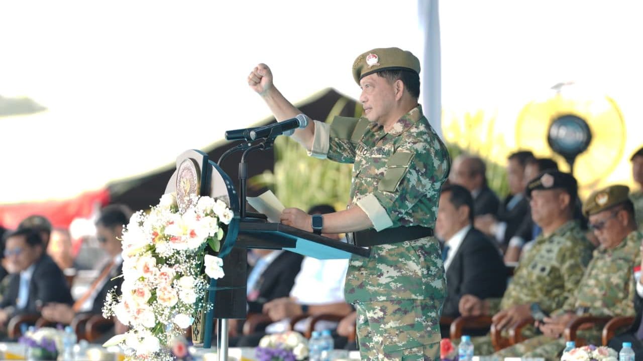 Menteri Dalam Negeri (Mendagri) Muhammad Tito Karnavian secara resmi menutup Latihan Dasar Militer (Latsarmil) Komponen Cadangan (Komcad) bagi Aparatur Sipil Negara (ASN) Kementerian/Lembaga (K/L) Gelombang II Tahun Anggaran 2026. (Foto: Puspen Kemendagri)