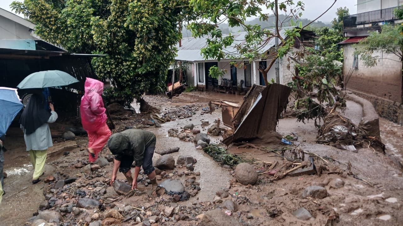 Banjir Bandang Terjang Solok, Satu Warga Meninggal dan Satu Masih Dicari
