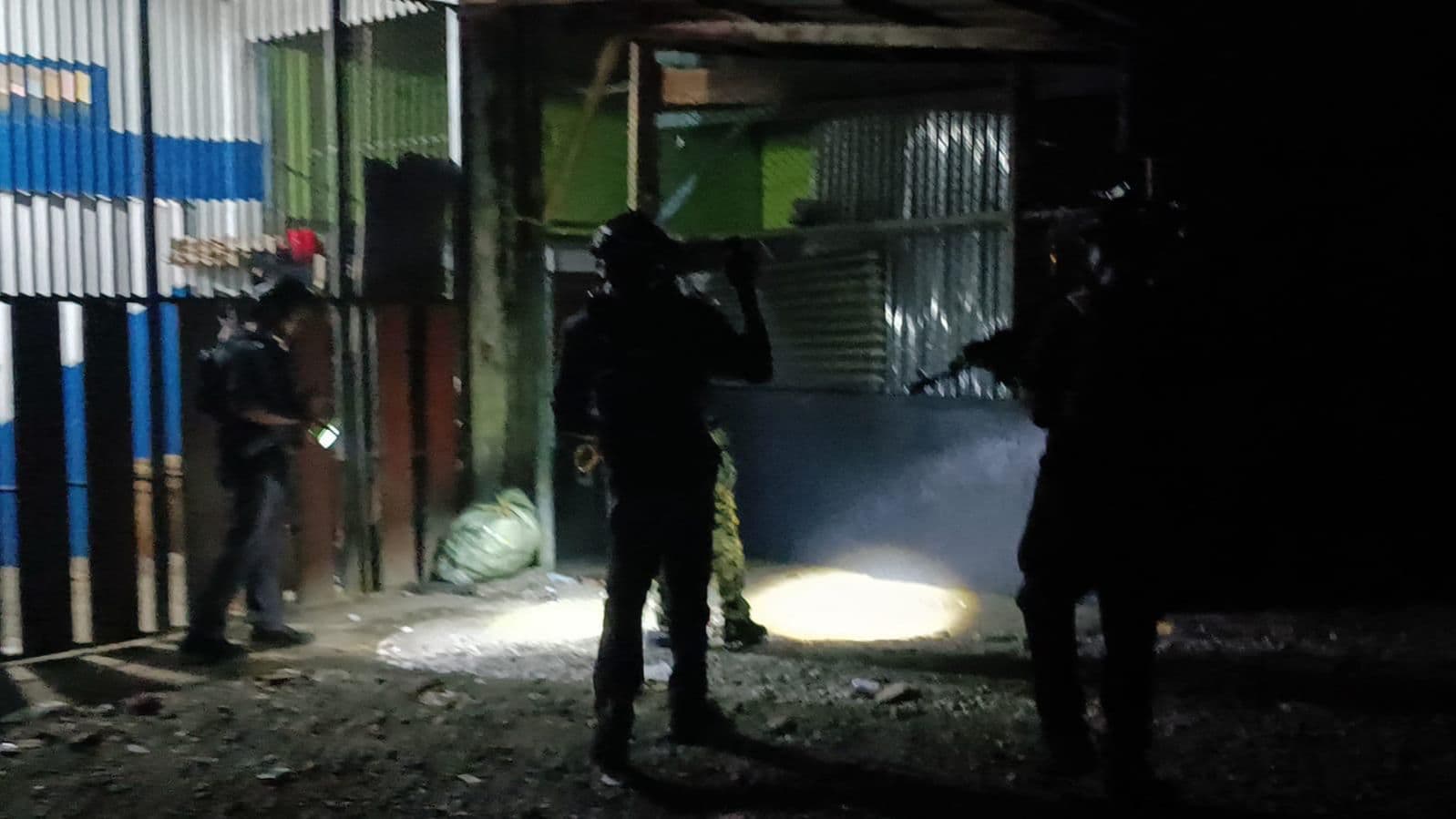 Satgas Damai Cartenz dan Polres Yahukimo menyelidiki dua kasus kekerasan di Dekai yang menewaskan satu warga dan melukai seorang PNS. (Foto: Satgas Damai Cartenz dan Polres Yahukimo menyelidiki dua kasus kekerasan di Dekai yang menewaskan satu warga dan melukai seorang PNS)