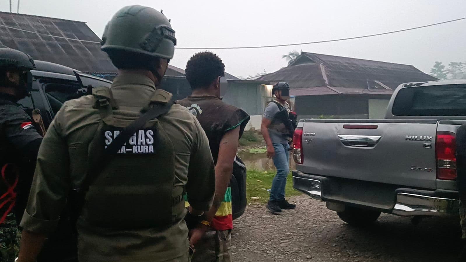 Satgas Damai Cartenz Amankan Dua Terduga Pelaku Pembunuhan di Yahukimo. (Foto: Satgas Operasi Damai Cartenz 2026)