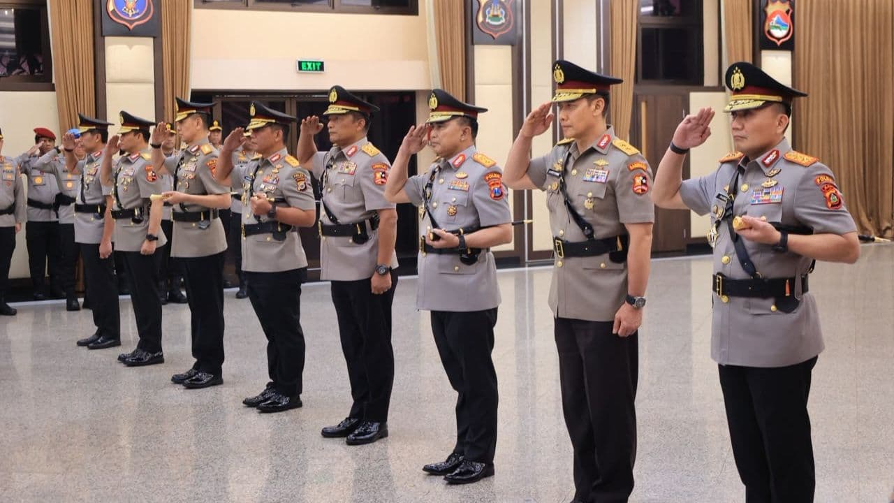 Kapolri Pimpin Sertijab Irwasum Polri dan Empat Kapolda. (Foto: Humas Mabes Polri)