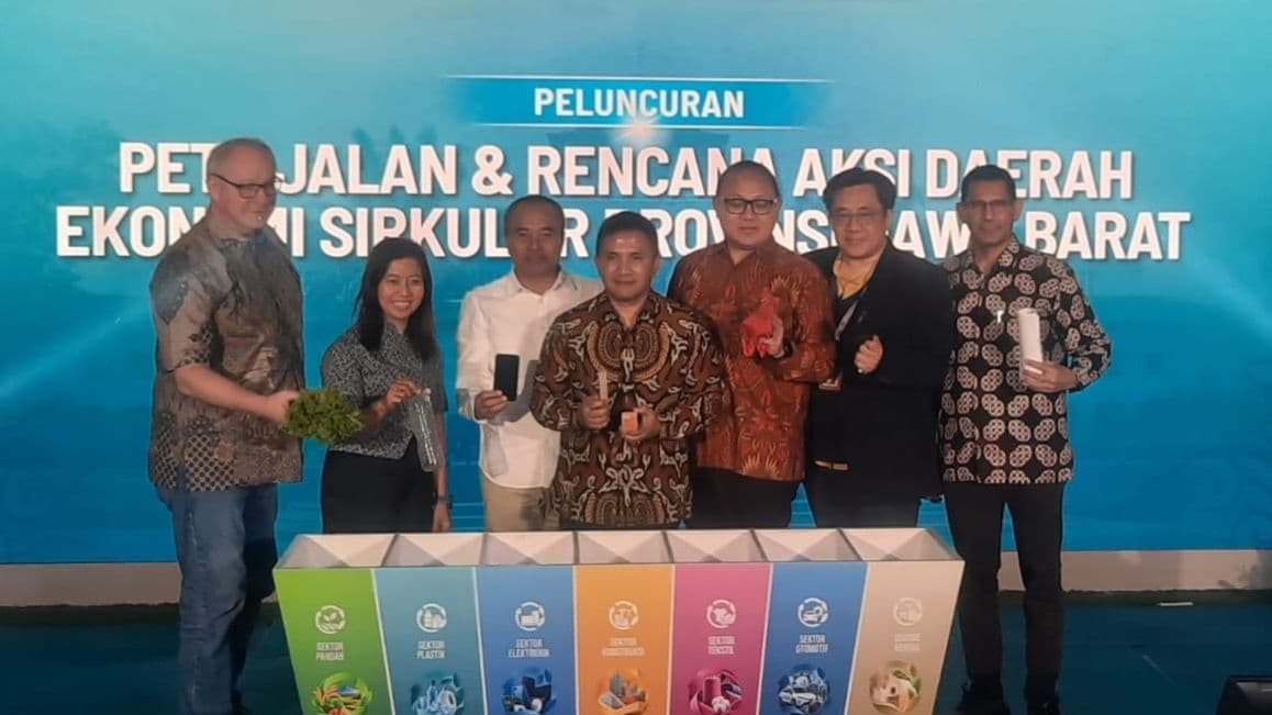 Pemprov Jabar bersama Kementerian Perencanaan Pembangunan Nasional (PPN)/Bappenas dan Global Green Growth Institute (GGGI) meluncurkan Rencana Aksi Daerah (RAD) Ekonomi Sirkular dan Program Food Loss and Waste Reduction (FLOWER) 2025-2045. (Foto: Pemprov Jabar)