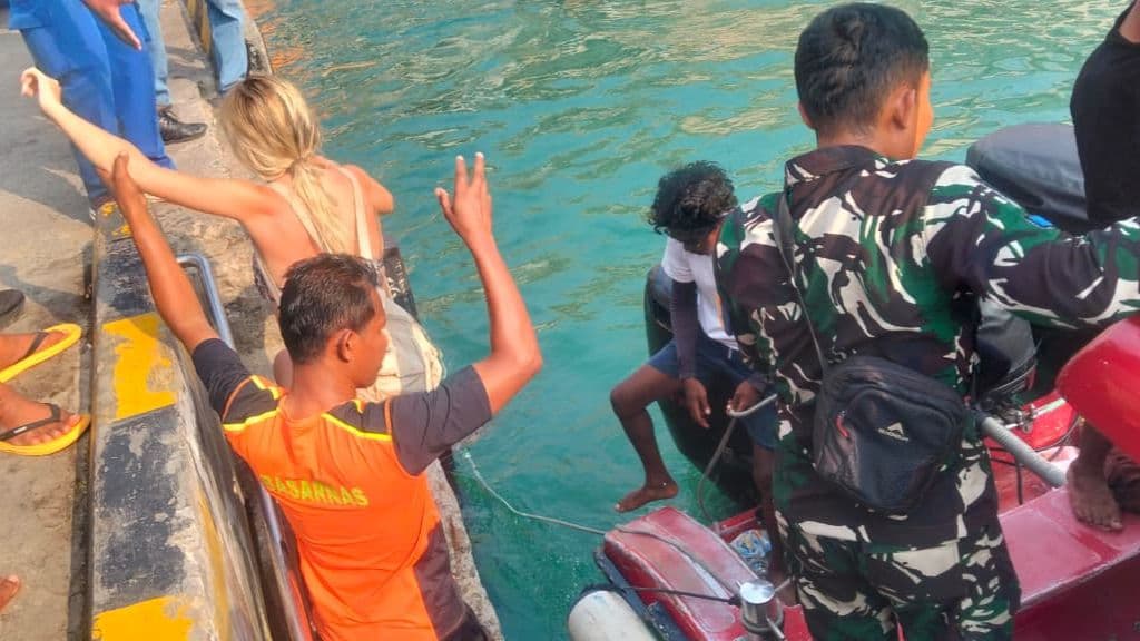 Kapal Wisata KM Feronia Tenggelam di Labuan Bajo. (Foto: Basarnas RI)