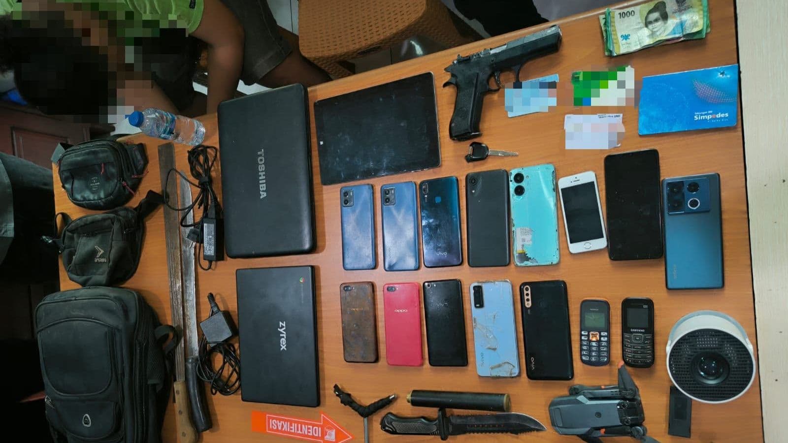 Satgas Damai Cartenz Amankan Dua Orang dalam Pengembangan Kasus Amunisi Ilegal di Jayapura. (Foto: Satgas Operasi Damai Cartenz 2026)