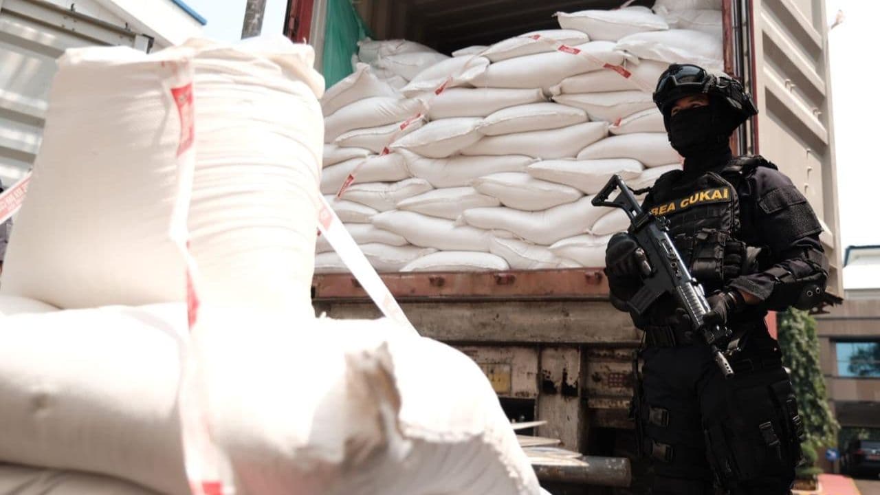 Bea Cukai Ungkap Impor Ilegal Beras, Garam dan Balpres Rp27,3 Miliar