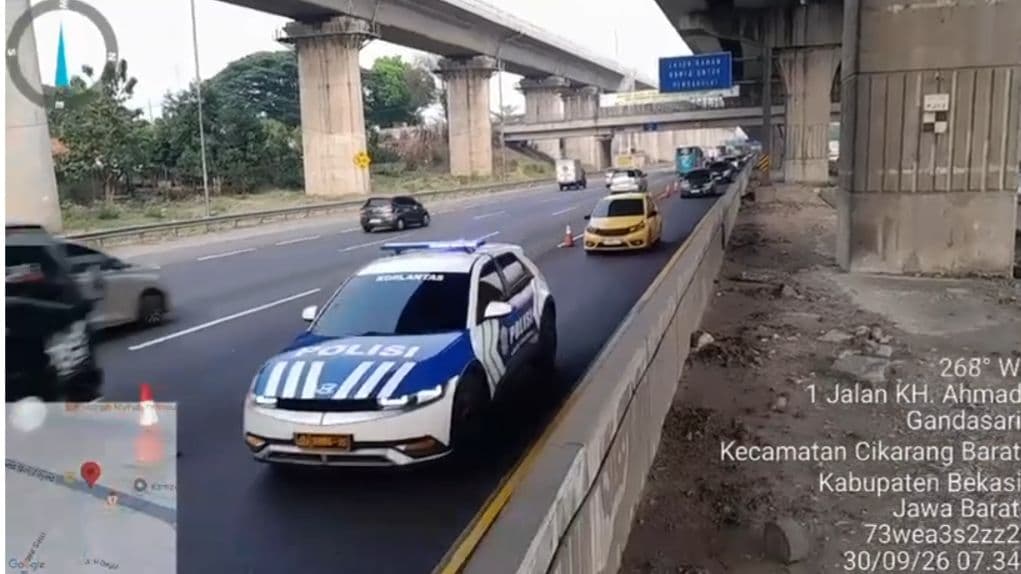 Rekayasa lalu lintas contraflow di Tol Jakarta-Cikampek kembali diberlakukan untuk mengurai kepadatan kendaraan. (Foto: Jasamarga)