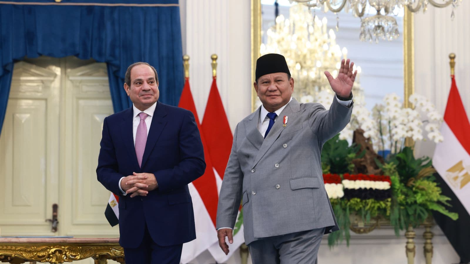Presiden RI Prabowo Subianto menyambut Presiden Republik Arab Mesir Abdel Fattah El-Sisi dalam kunjungan kenegaraan di Istana Merdeka, Jakarta, Minggu 11 Oktober 2026. (Foto: Bakom RI)